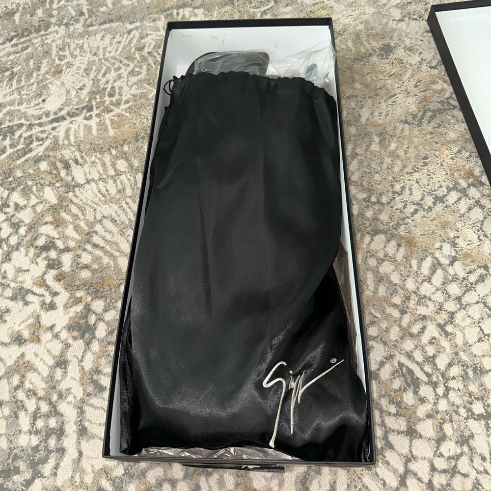 EUC Giuseppe Zanotti Boots - Picture 2 of 9
